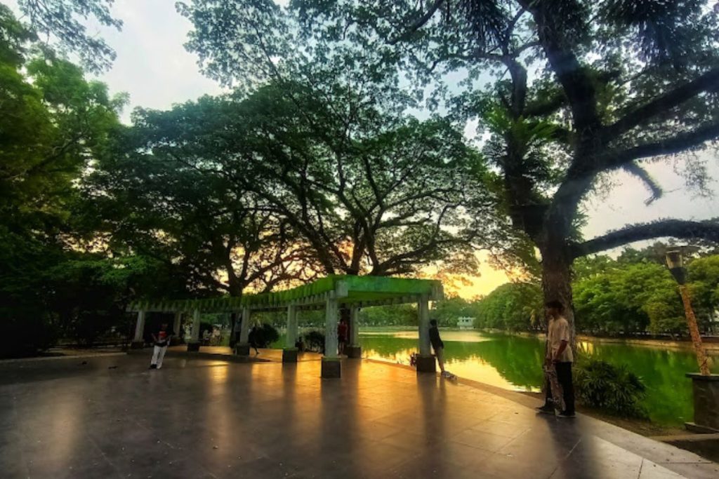 Taman Kambang IWak Besar Palembang